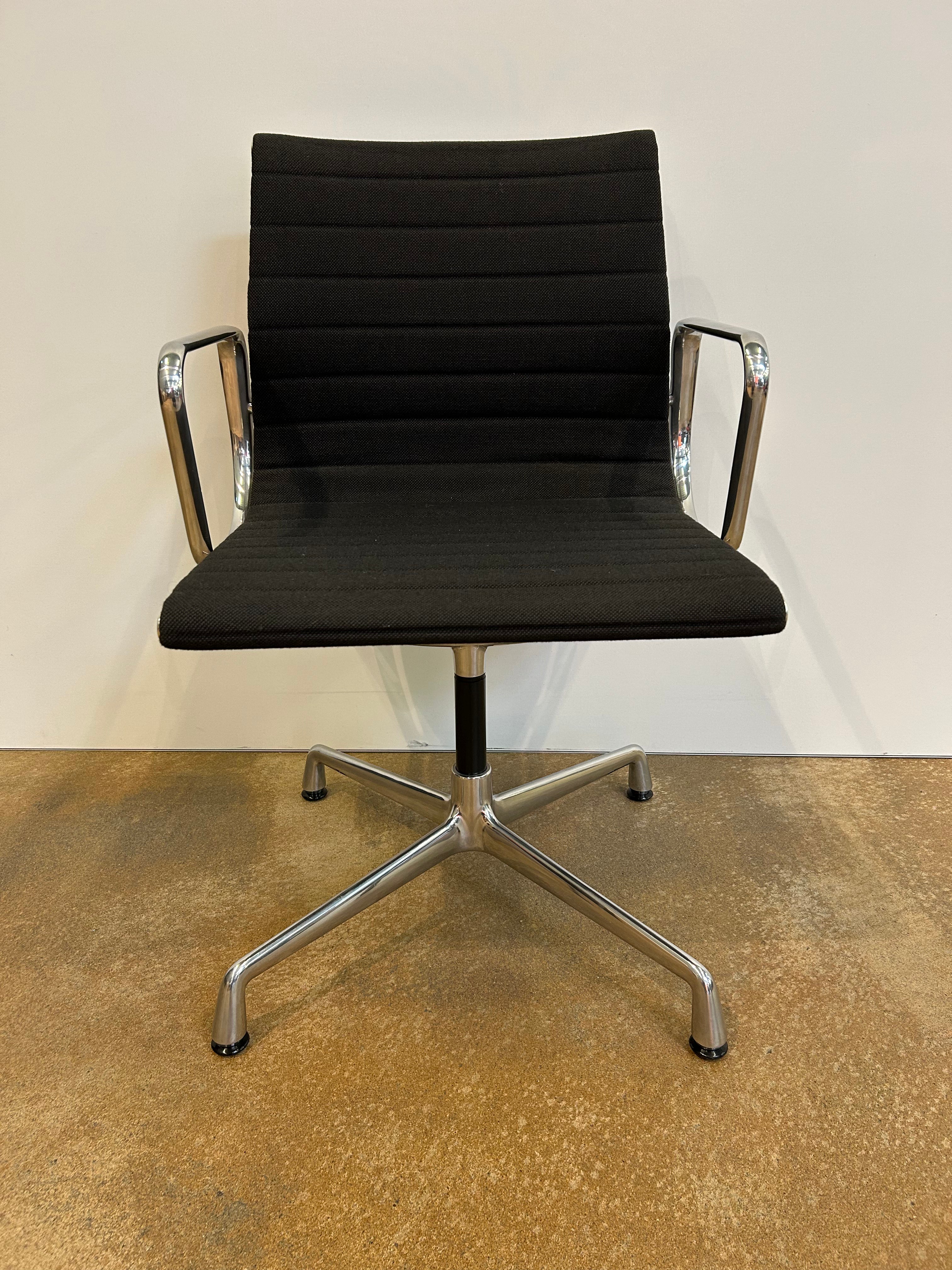 Vitra / ALU CHAIR EA 104 / Sessel