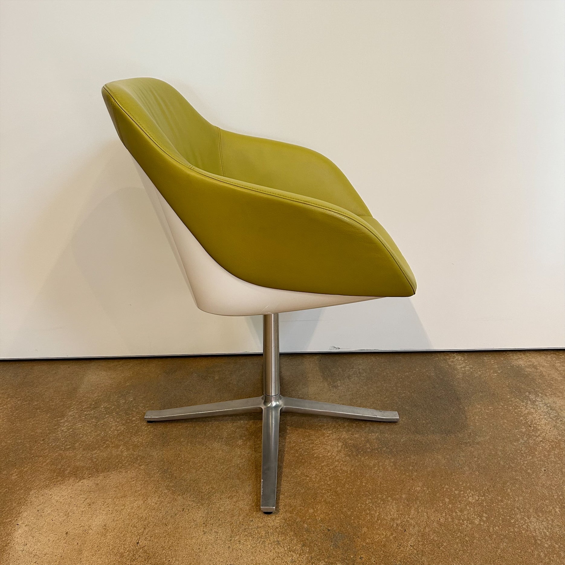 Walter Knoll / Turtle 1861 / Schalensessel