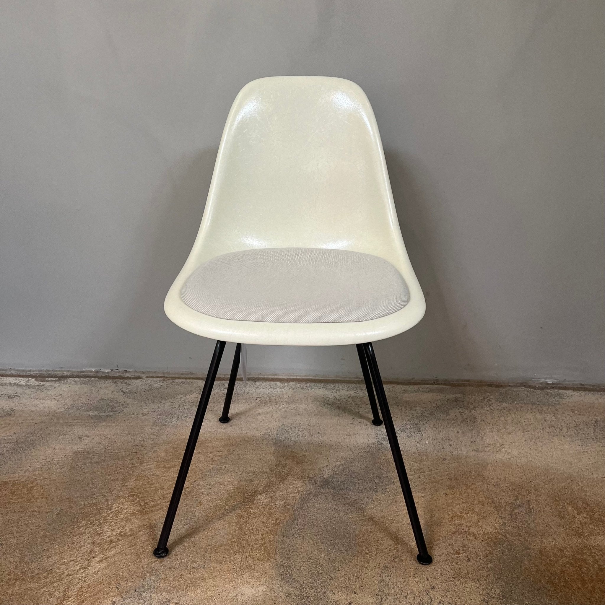 Vitra / Eames Fiberglass Side Chair / Stuhl - architare shop