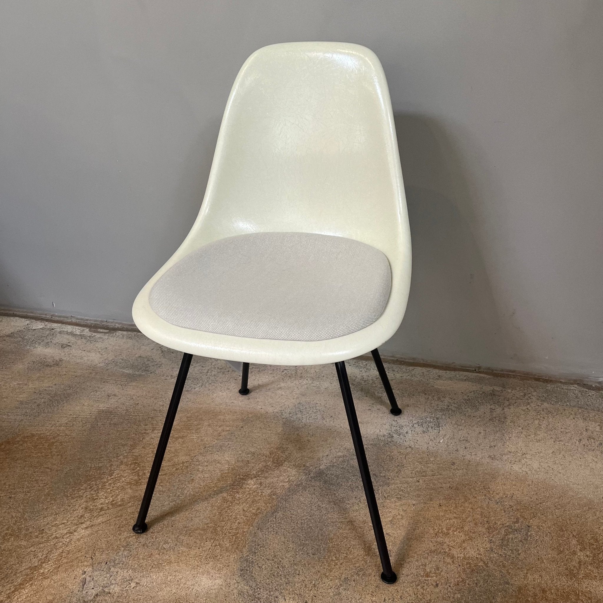 Vitra / Eames Fiberglass Side Chair / Stuhl - architare shop