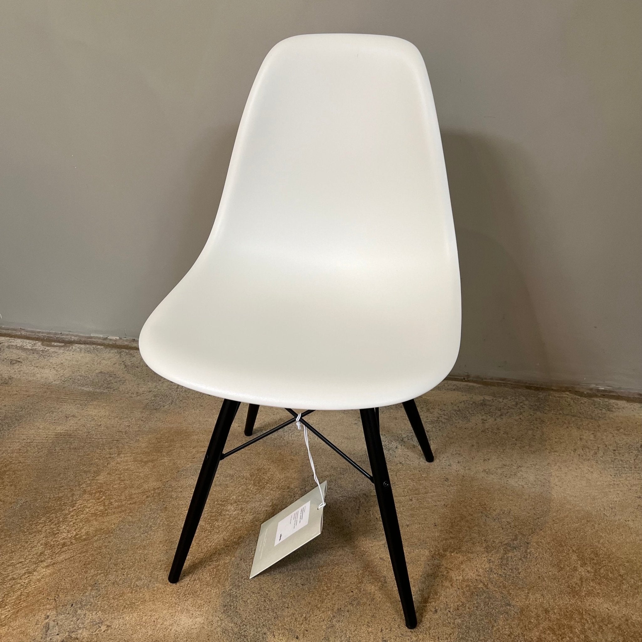 Vitra / Eames Plastic Sidechair DSW / Stuhl - architare shop