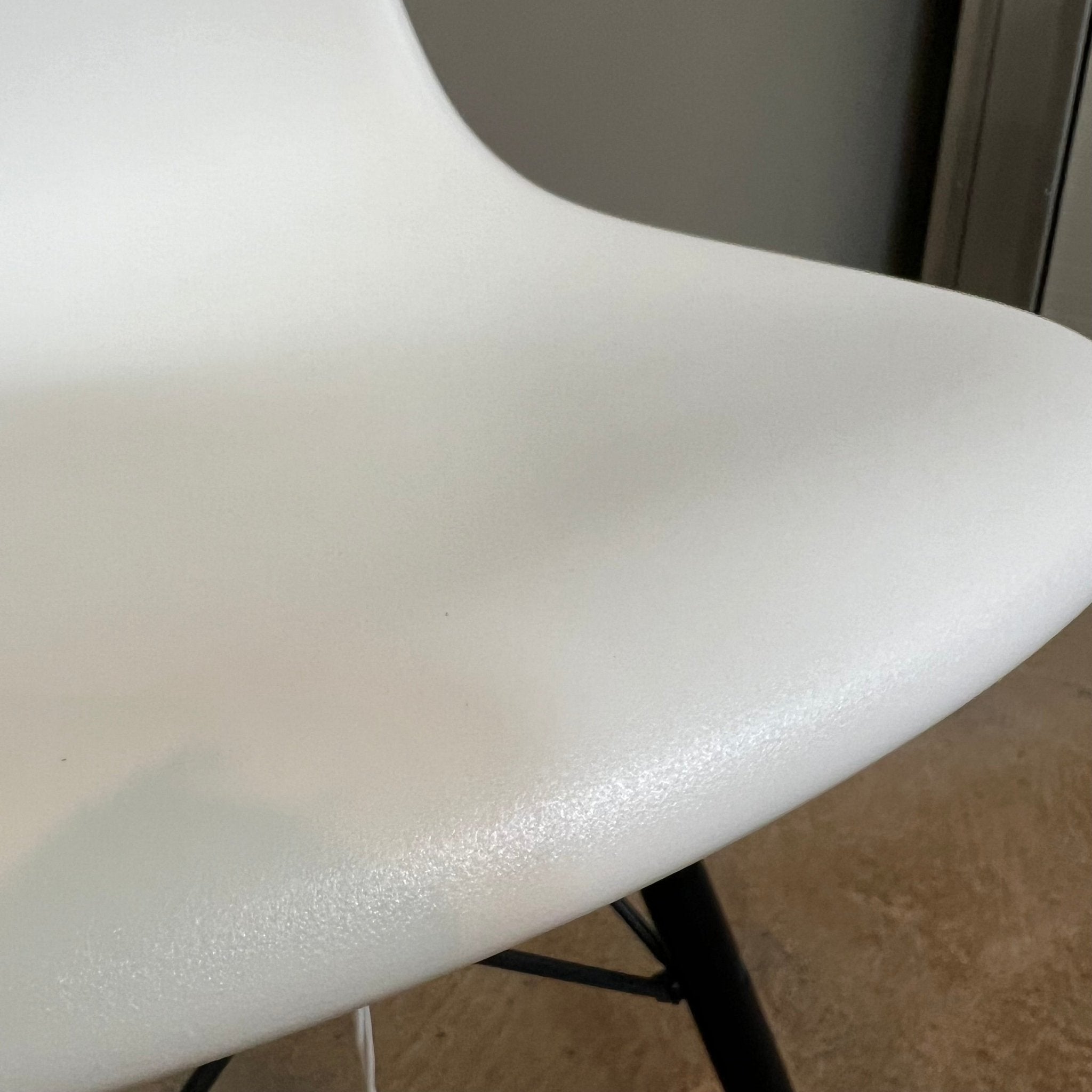 Vitra / Eames Plastic Sidechair DSW / Stuhl - architare shop