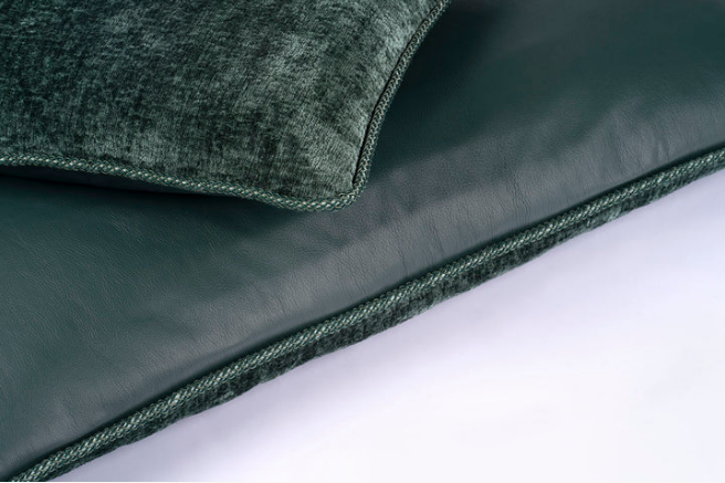 Another Mondaen / Alma Monochrom Forest leather / cushion